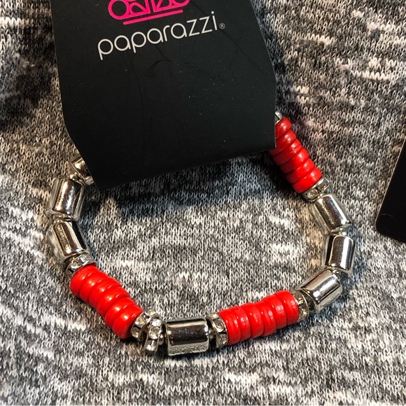 Red STATEMENT short necklace with earrings & bracelet - Picture 4 of 5